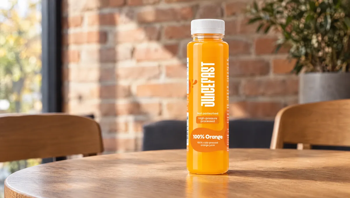 Orange 250 ml na stolu kafića: dobavljač sokova za kafiće u Osijeku
