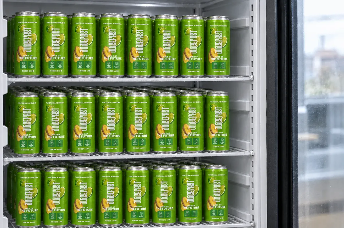 Limenke kombuche Ginger & Lime u hladnjaku